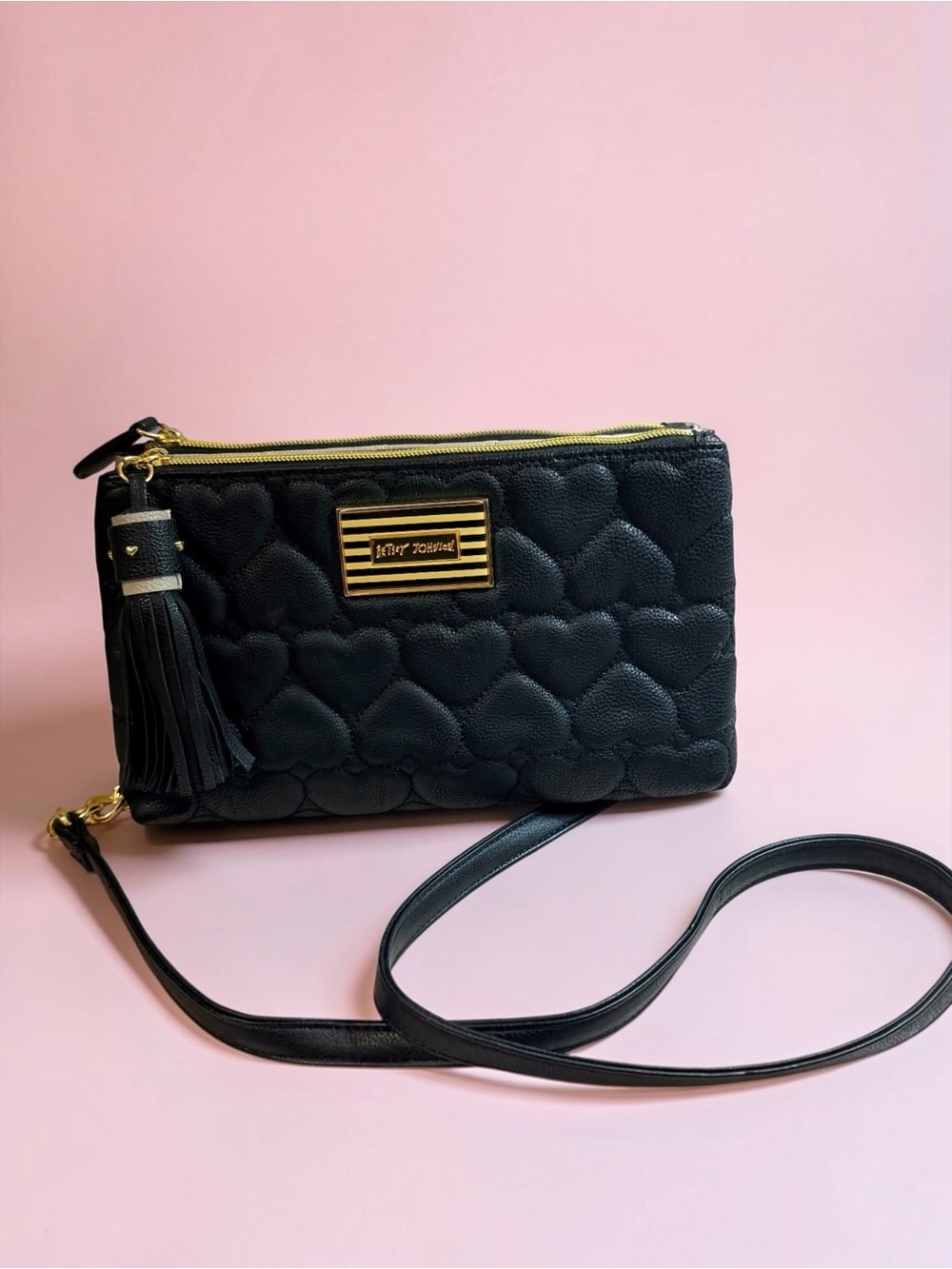 Betsey Johnson Black Heart Quilted Crossbody Bag Tassel Gold Chain Double Zip